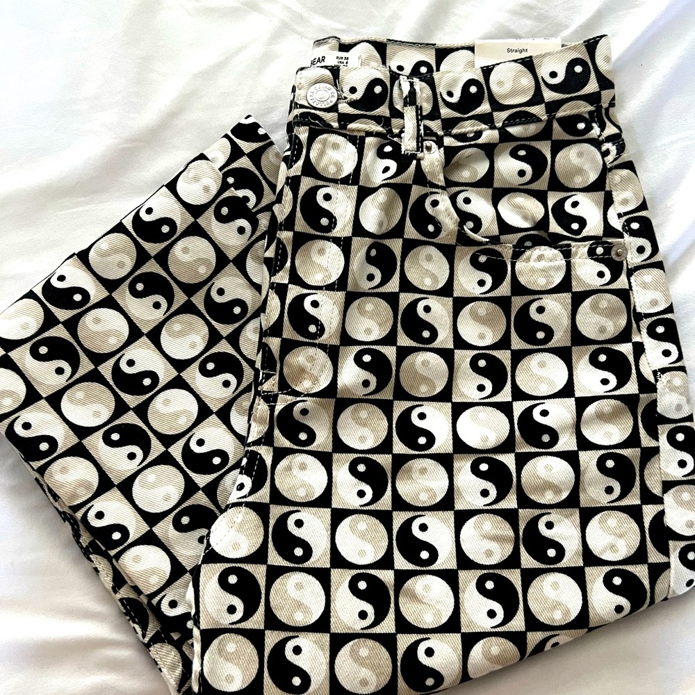 NEW Yin Yang jean size 6